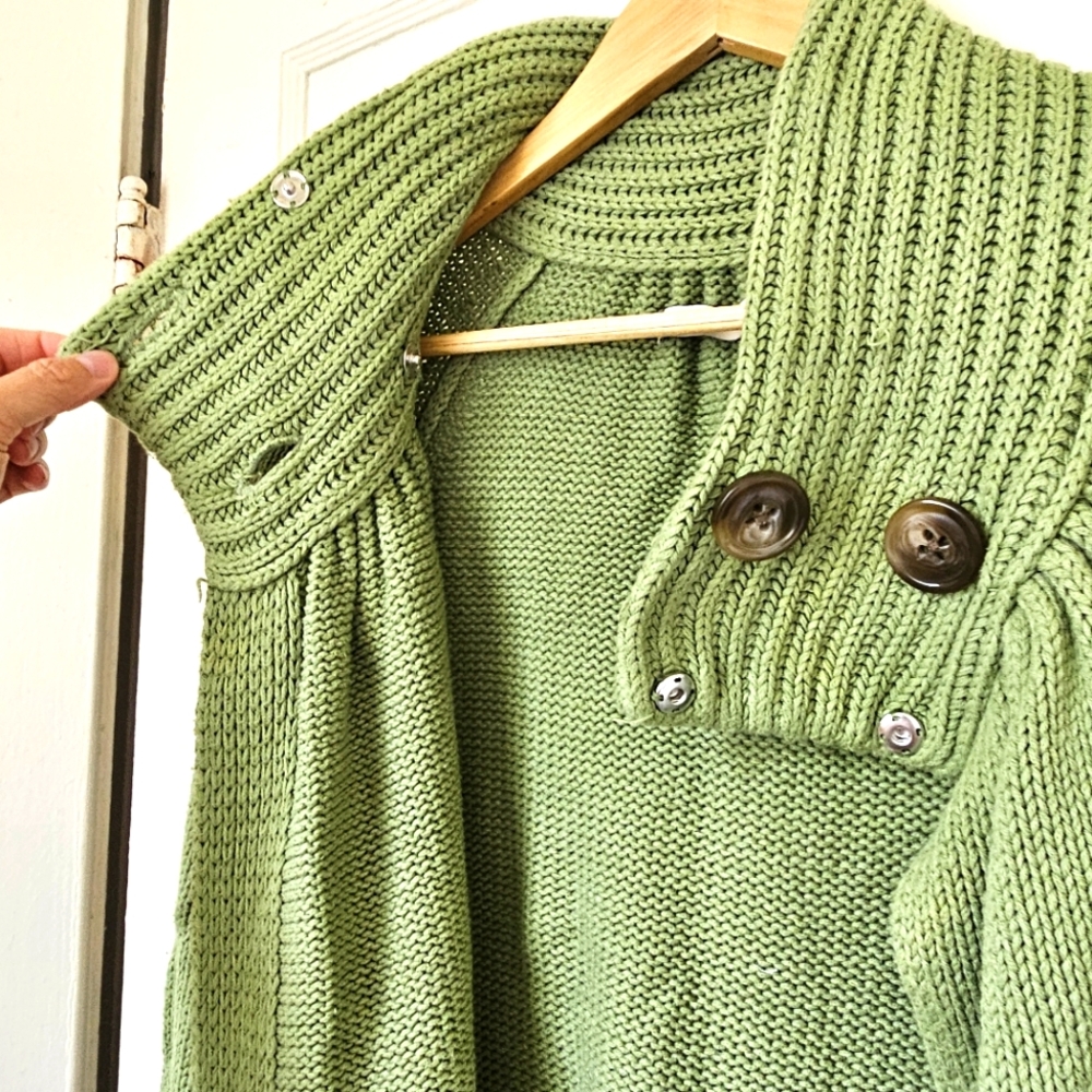 Old Navy 2 button shawl (M) - Picture 9 of 9